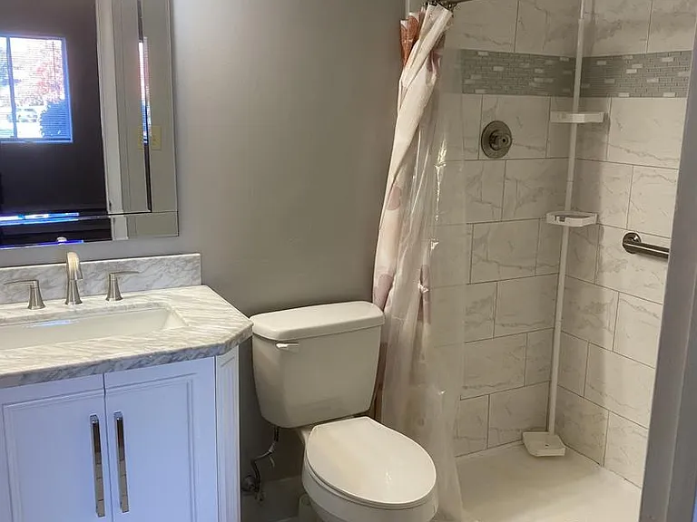 33 Stonehenge Cir #3 — Photo 17
