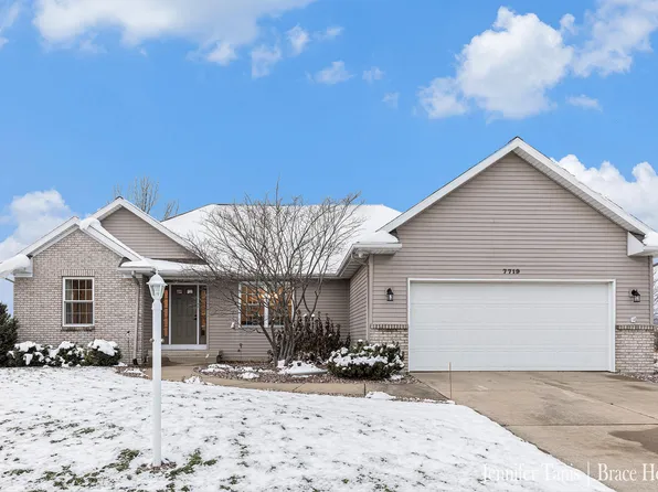 7719 Golf Meadows Dr SE, Caledonia, MI 49316