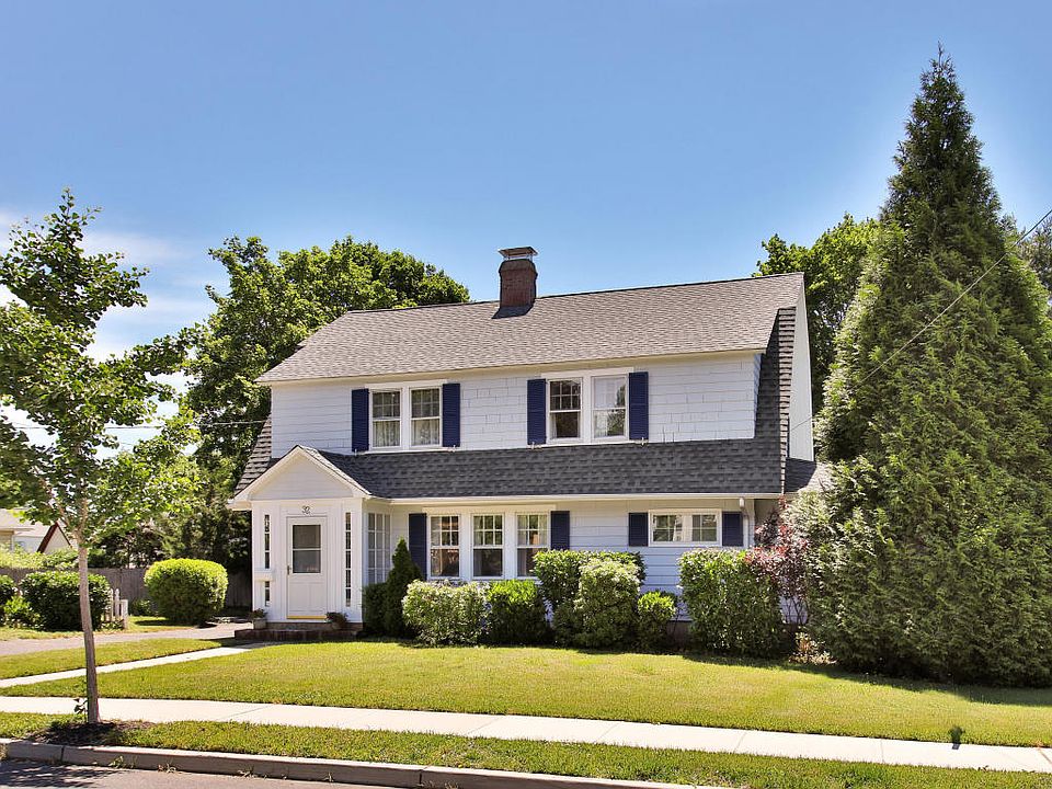 1st image of 32 Woodbine Ave