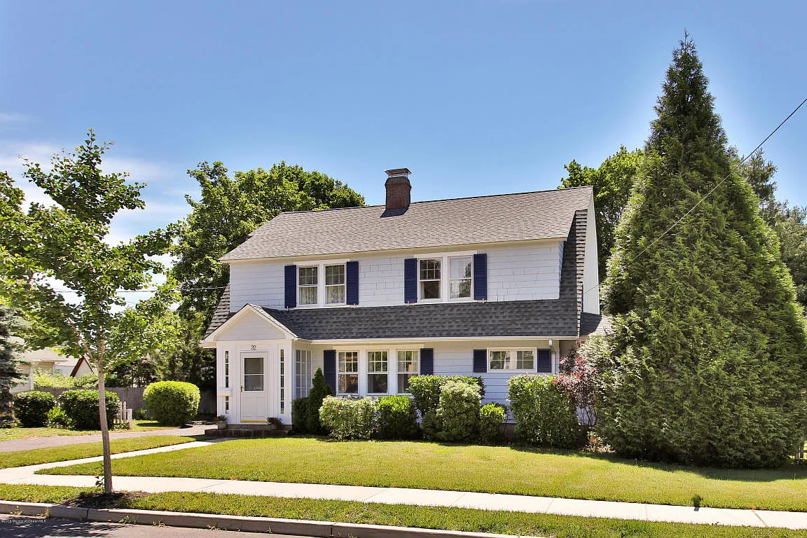 32 Woodbine Ave photo 1