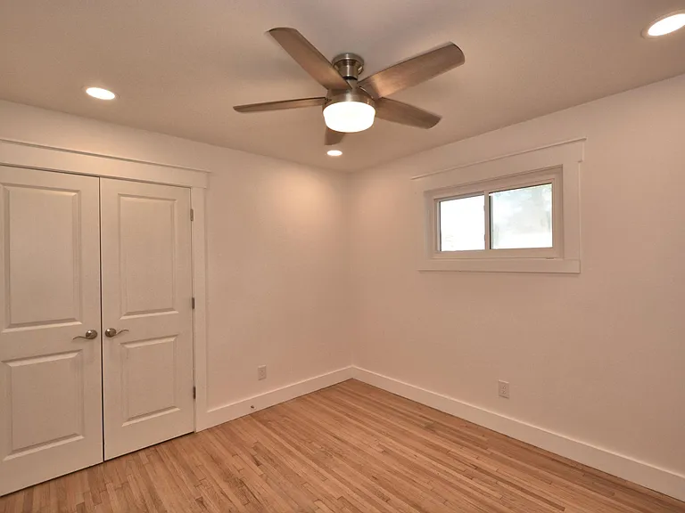 109 Edgemont Dr — Photo 37