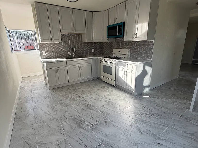 224 S Avenue 21 — Photo 1