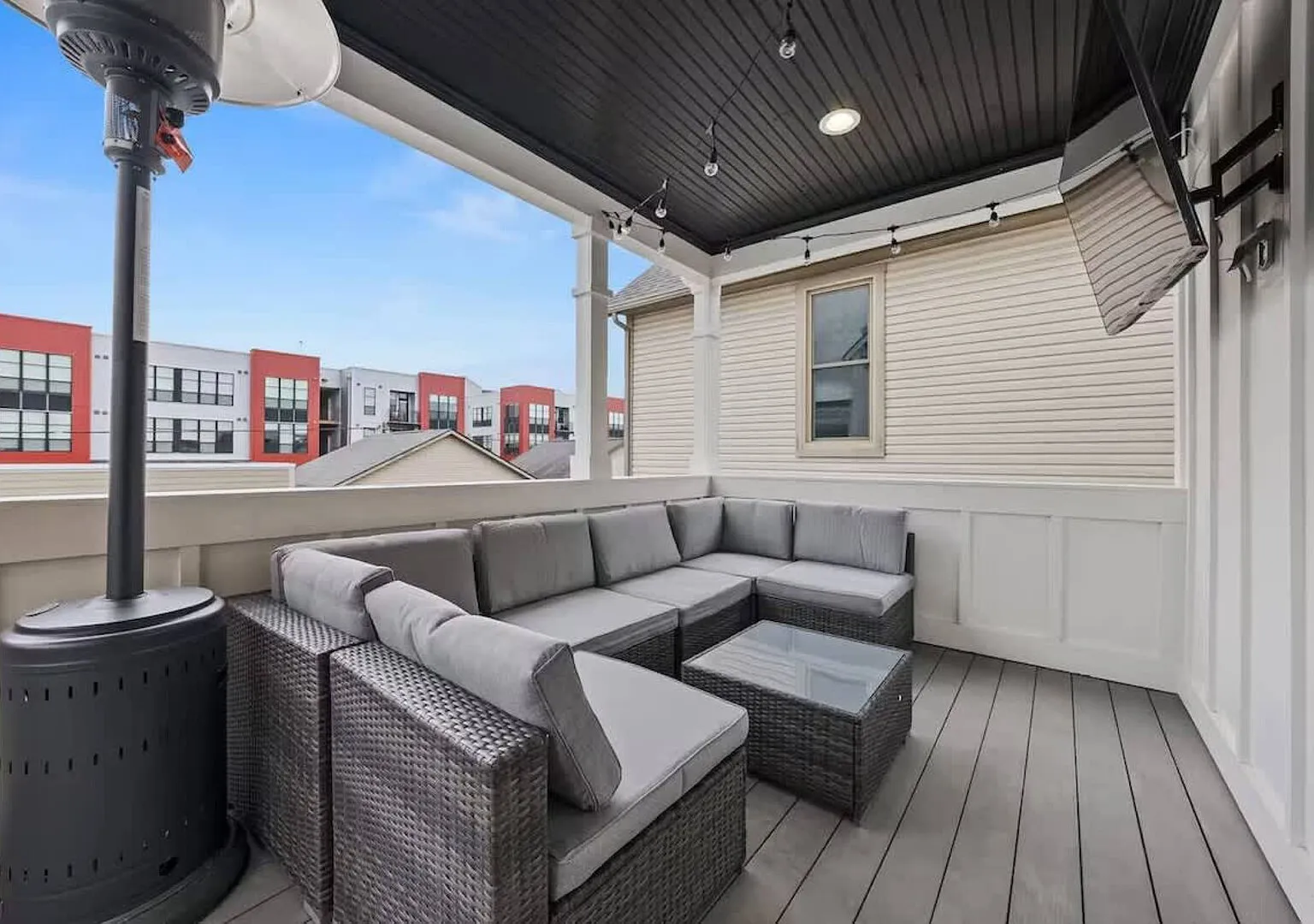Casa Blanca by Jungle House | Walk to High Street | Near Convention — Photo 2