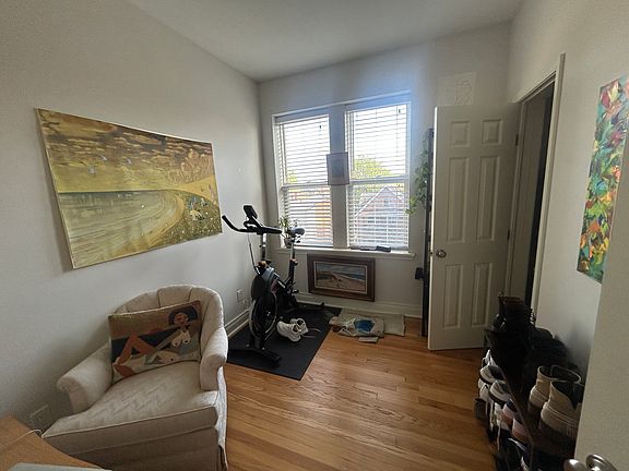 3rd image of 2119 N Richmond St #3