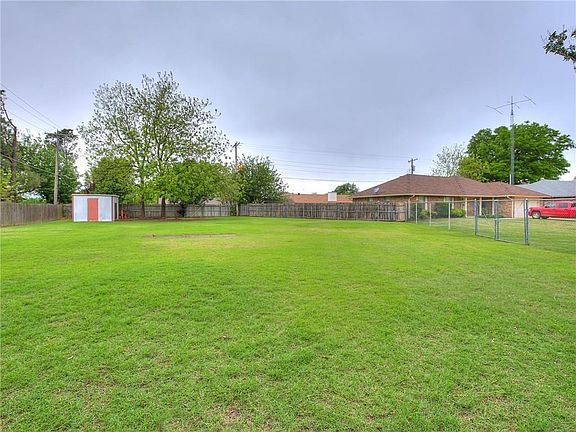 4th image of 2101 Bellaire Dr