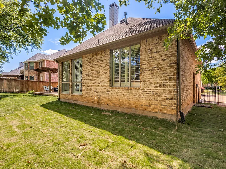 901 Sandy Trl — Photo 36