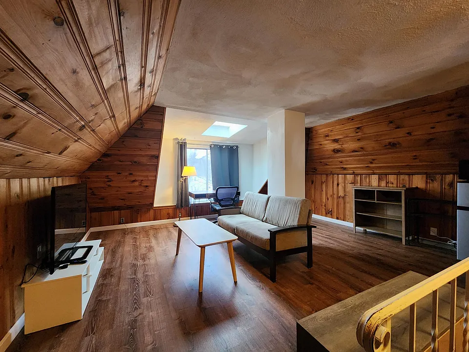 66 Brook St #2D