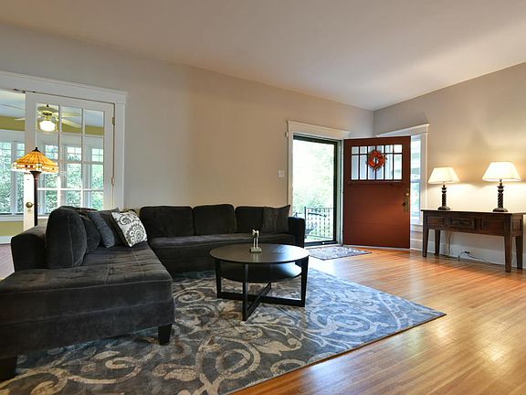 2nd image of 2307 Boulevard Napoleon