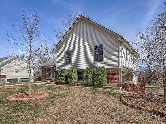 3rd image of 10923 Lydia Ave