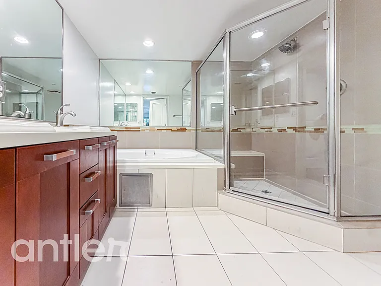 1241 S Sherbourne Dr #G104 — Photo 6