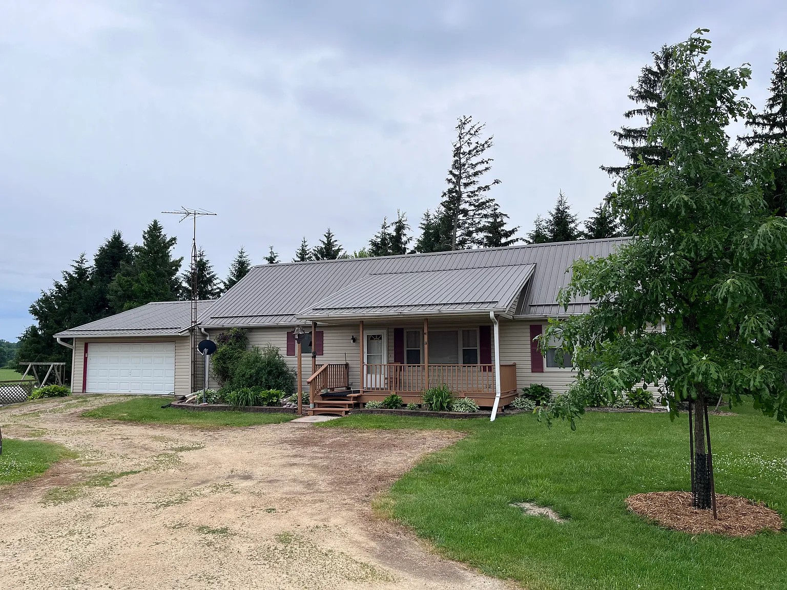 3 bed, 1900 sqft, $1,900 — Photo 1
