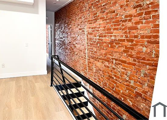 5th image of 1351 Kerbaugh St #B