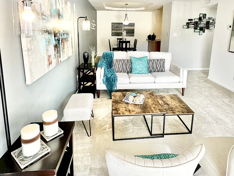Windsor Lake Apartments — Photo 33