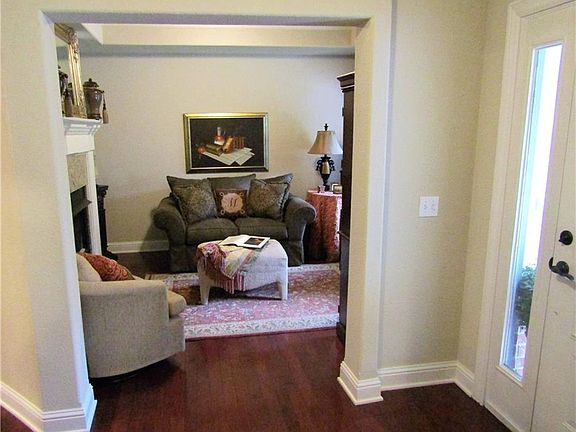 5th image of 25 Dickenshire Dr