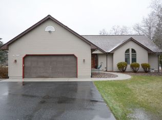 N71W35558 Mapleton Lake Dr, Oconomowoc, WI 53066