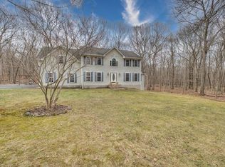 45 Pardons Wood Ln, East Greenwich, RI 02818