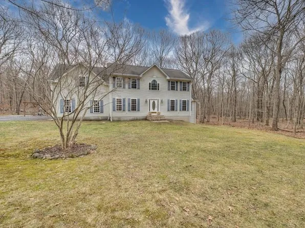 45 Pardons Wood Ln, East Greenwich, RI 02818