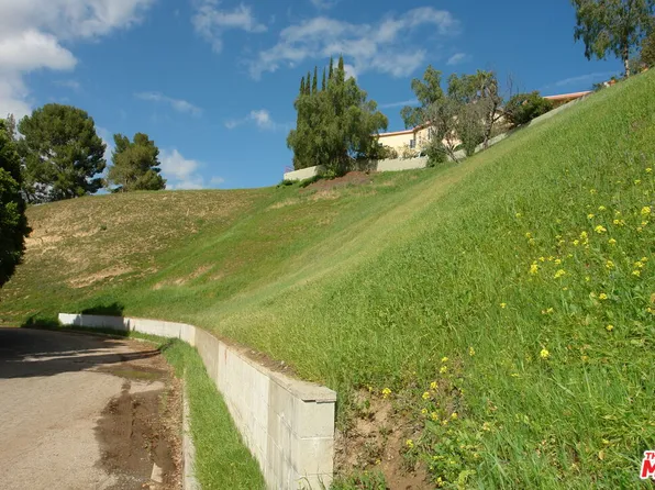 21672 Arcos Dr, Woodland Hills, CA 91364