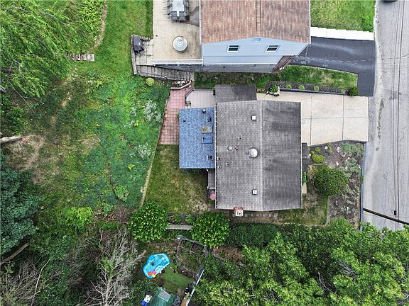 2nd image of 308 E Elmhurst Rd