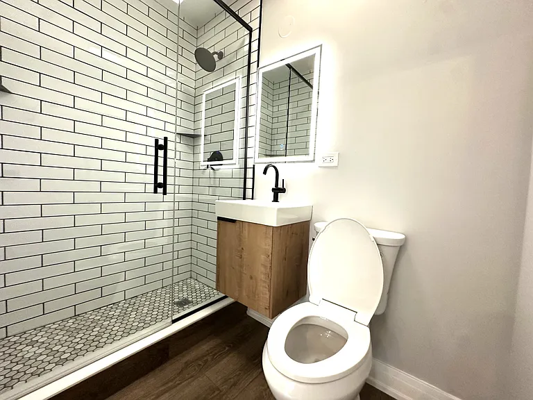 5452 N Paulina St #1 — Photo 11