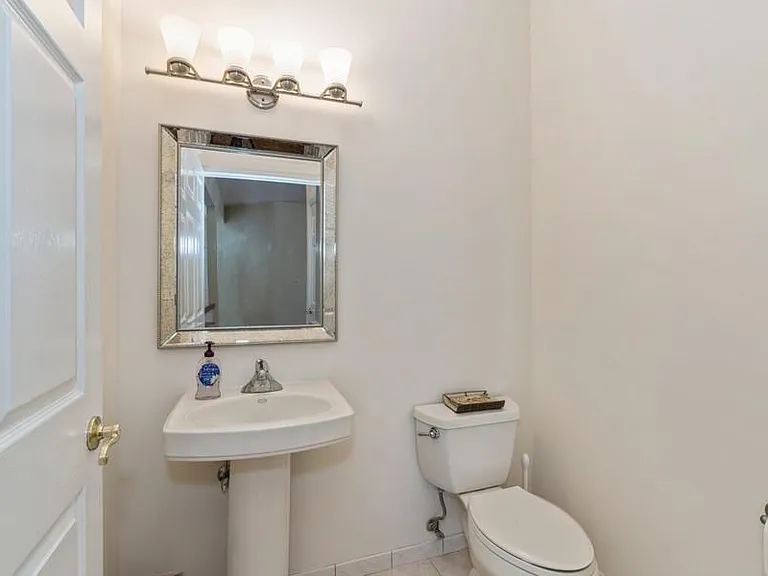 605 Binghampton Ln — Photo 16