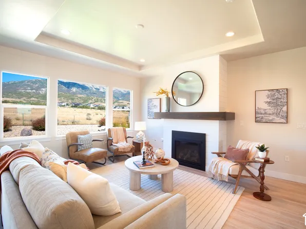 6294 W Sutherland Dr, Highland, UT 84003