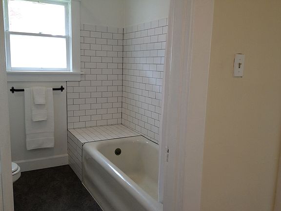 bath with subway tile