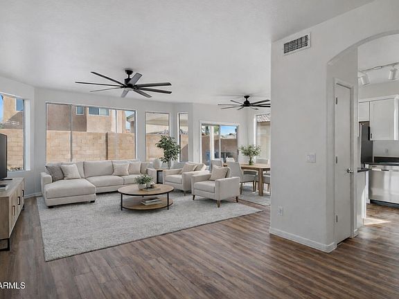 5th image of 4034 E CHAMBERS Street