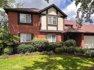 35 Shawnee Trl APT 3, Indian Head Park, IL