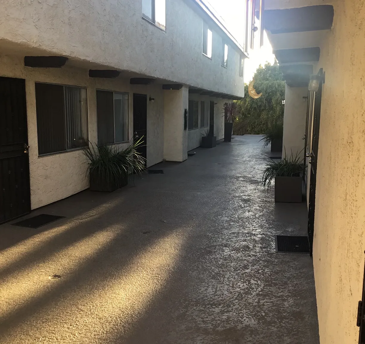 COMPLETELY REMODELED TOWNHOUSE FOR RENT — Photo 4