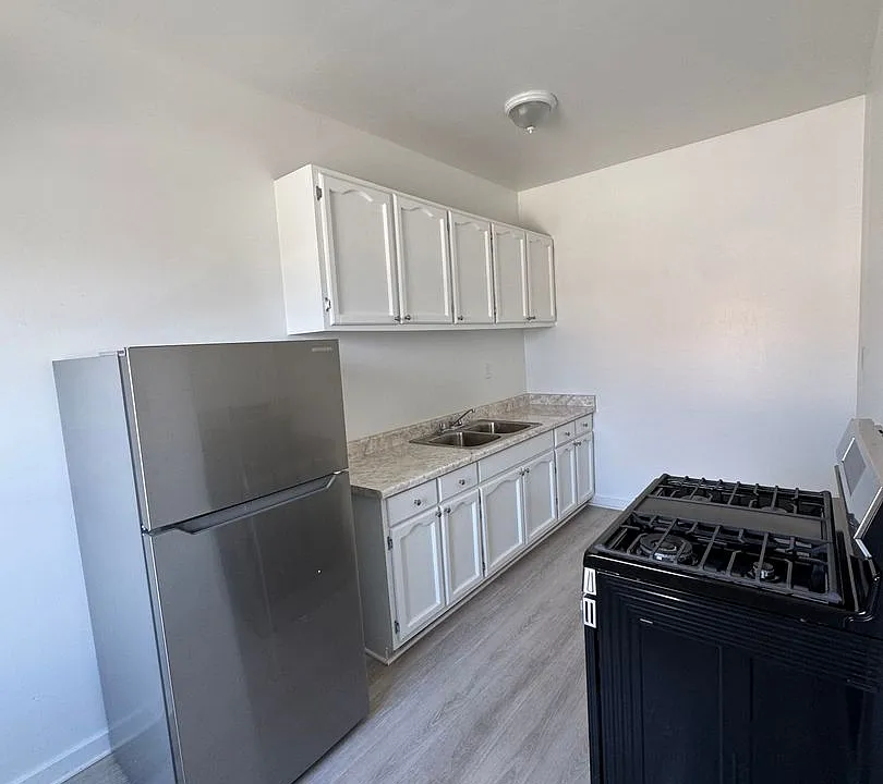 1628 W 45th St