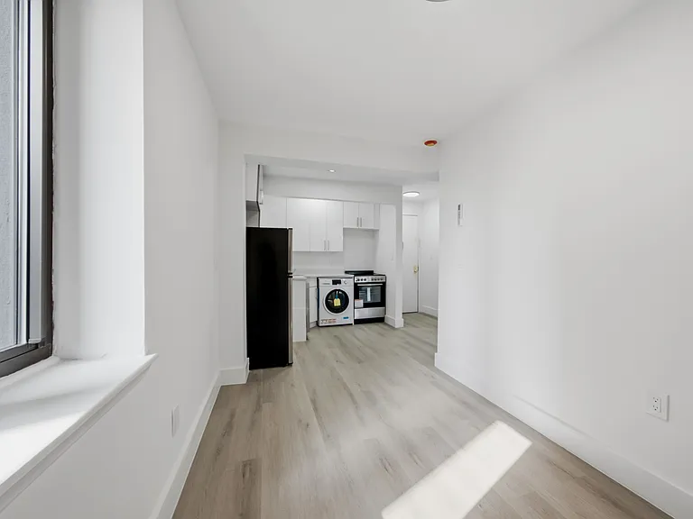 300 E 96th St #3-A — Photo 2