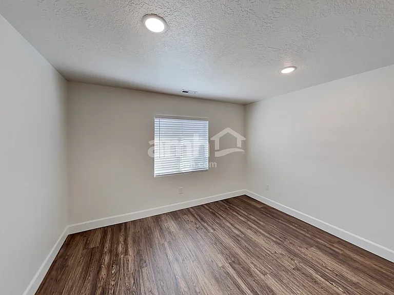 2184 E Silverado Ln — Photo 12