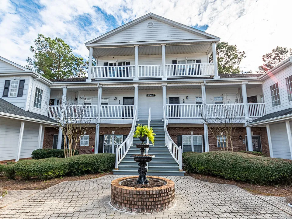 5049 Glenbrook Dr #203