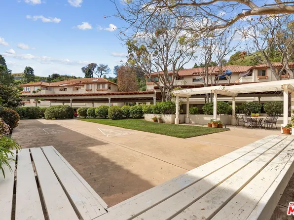 501 Palisades Dr APT 103, Pacific Palisades, CA 90272