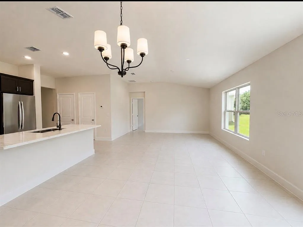4 bed, 2.0 bath, 1707 sqft, $2,295 — Photo 4