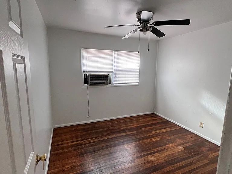 3203 Bay State Ave — Photo 5