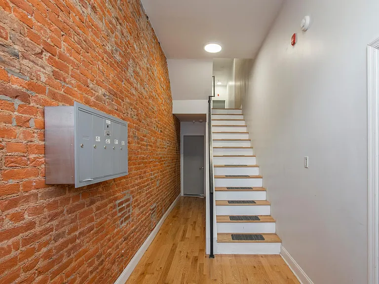 1629 Wallace St #1R — Photo 21