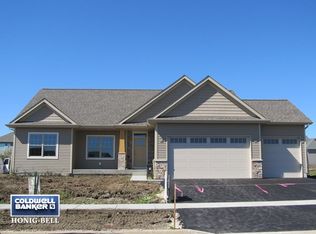 2343 Surrey St, Sycamore, IL 60178