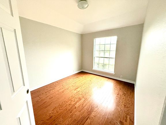 3rd image of 7100 Beechmont Ct
