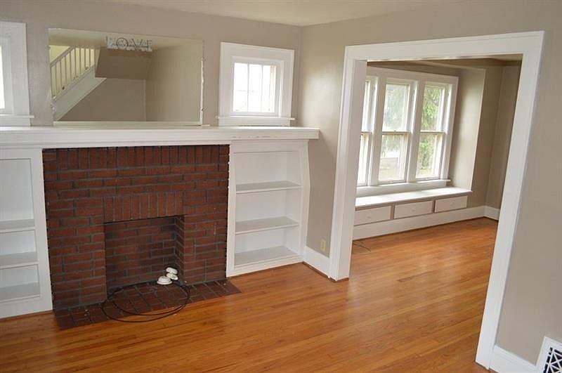 2nd image of 422 E Northview Ave