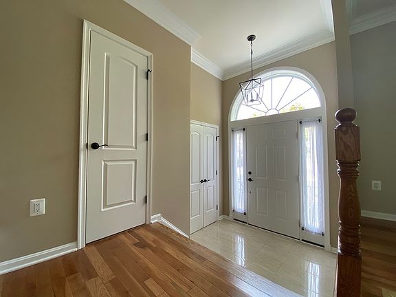 2nd image of 5801 Deer Lake Ln