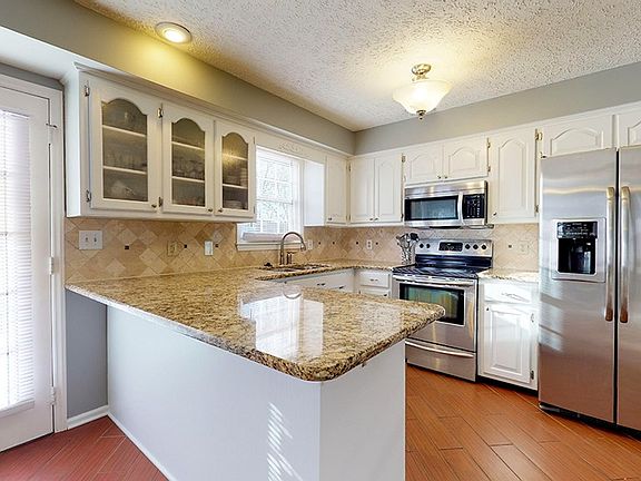 4th image of 3057 Breezewood Dr