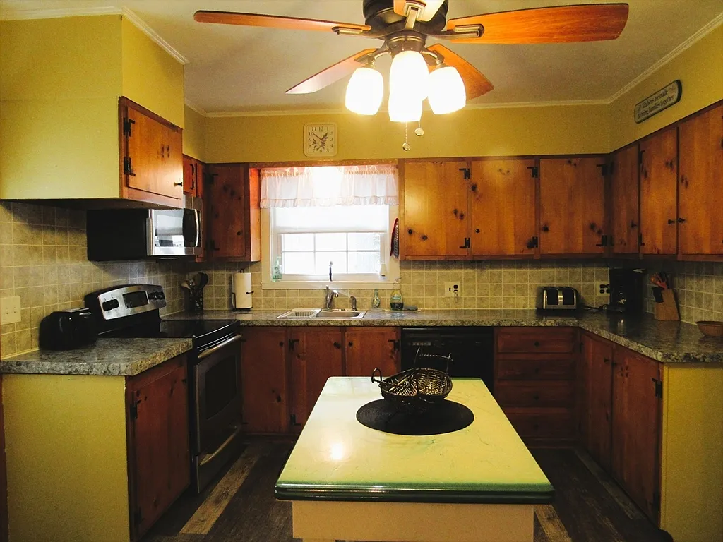 2 bed, 1.0 bath, 875 sqft, $1,800 — Photo 4