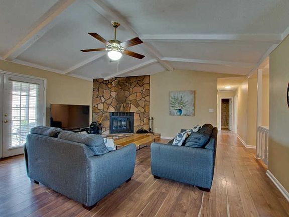 3rd image of 1117 Kerr Dr SE