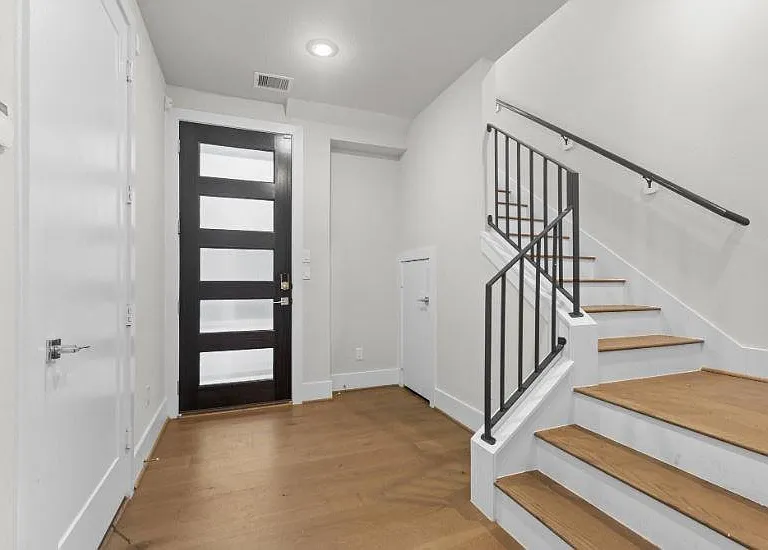 836 Fisher St #D — Photo 3
