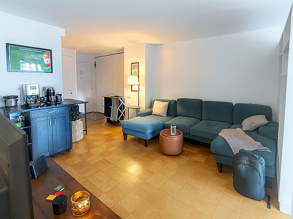 3rd image of 245 E 63rd St APT 916