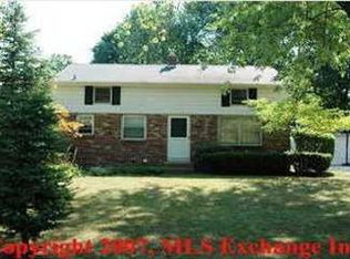 1032 Westmoor Dr NW, Grand Rapids, MI 49504