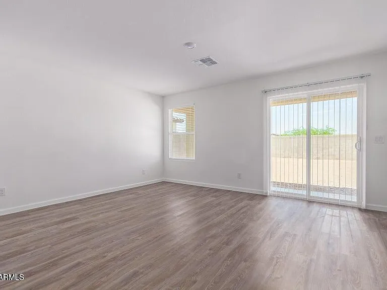 1158 N Larat Ln — Photo 4