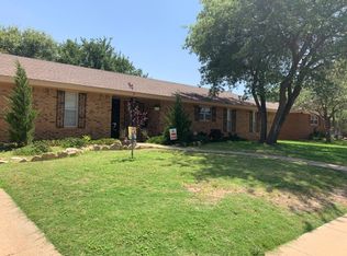 210 Willowwood Ln, Levelland, TX 79336